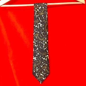 Tom Ford silk necktie brow cream paisley